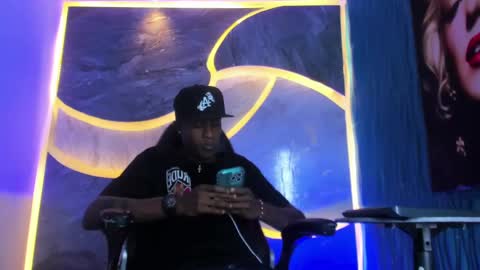 Snapshot of hot_golden_black chatting on 8, 9, 2025 hot_golden_black online show from 8, 9, 2025