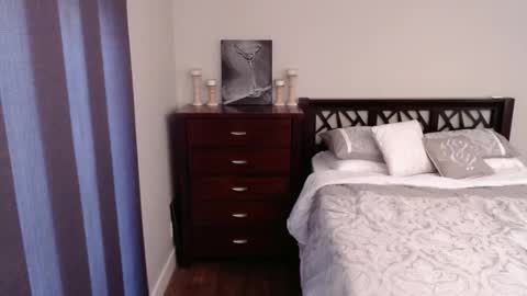 Snapshot of hot_milfy_mom chatting on 28, 9, 2025 Rose Redwood online show from 28, 9, 2025