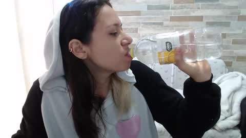 Snapshot of hot_mommymia chatting on 10, 10, 2025 Mia online show from 10, 10, 2025