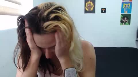 Snapshot of hot_mommymia chatting on 14, 10, 2025 Mia online show from 14, 10, 2025