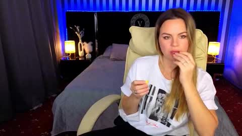 Snapshot of hot_natallie chatting on 21, 11, 2025 hot_natallie online show from 21, 11, 2025