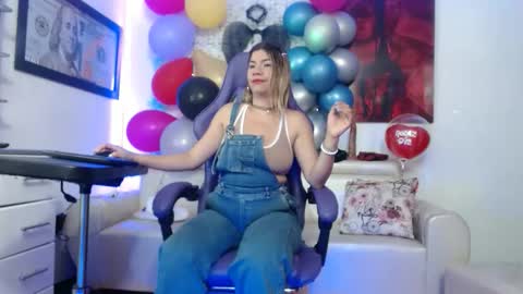 Snapshot of hot_sexy_bunny chatting on 22, 11, 2025 hot sexy bunny online show from 22, 11, 2025