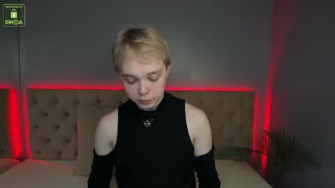 hot_twinkboy online show from 14, 2, 2025