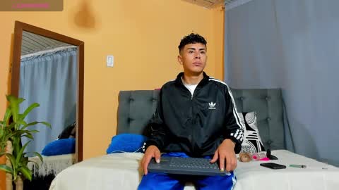 hot_twinks83 online show from 6, 3, 2025