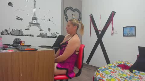 hotandfierylatinos online show from 5, 3, 2025