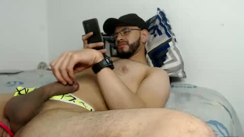 Snapshot of hotdereck33 chatting on 5, 3, 2025 hotdereck33 online show from 5, 3, 2025