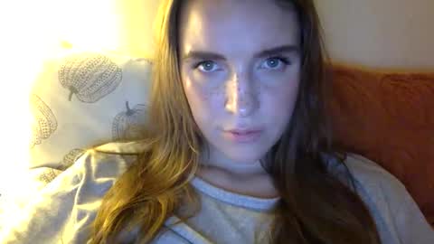 Snapshot of hoteffy chatting on 4, 11, 2025 effy online show from 4, 11, 2025