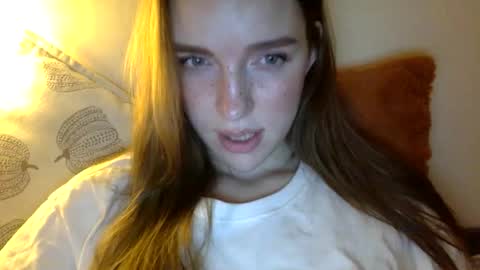 Snapshot of hoteffy chatting on 4, 12, 2025 effy online show from 4, 12, 2025