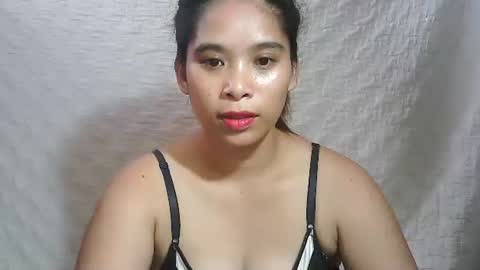 Snapshot of hotmompinay30 chatting on 27, 10, 2025 flor online show from 27, 10, 2025
