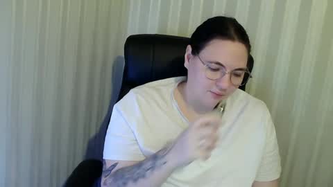 Snapshot of hotpanthers chatting on 14, 11, 2025 hotpanthers online show from 14, 11, 2025