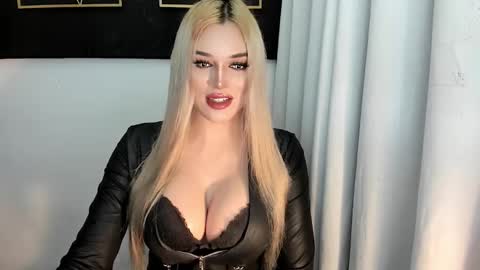 Snapshot of hotstellacumxxx chatting on 25, 10, 2025 STELLA online show from 25, 10, 2025