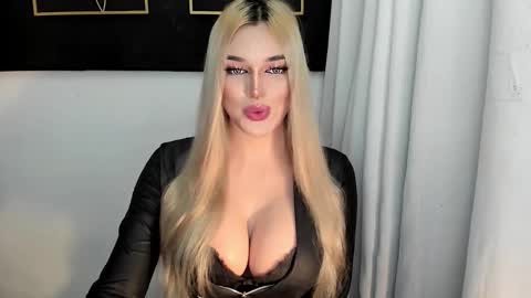 Snapshot of hotstellacumxxx chatting on 17, 11, 2025 STELLA online show from 17, 11, 2025