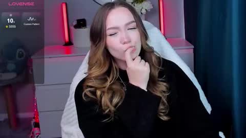 hello Im Eva online show from 8, 10, 2025