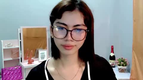 hottestdella69 online show from 5, 12, 2025