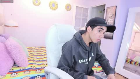 hottiie_guy online show from 28, 10, 2025