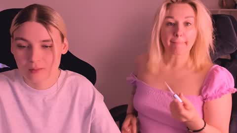 Nessie and Jessie online show from 1, 1, 2025