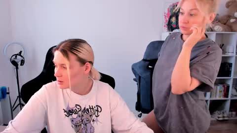 Snapshot of hottyblonds chatting on 6, 2, 2026 Nessie and Jessie online show from 6, 2, 2026