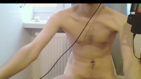 Snapshot of houdenni chatting on 6, 2, 2025 twinkie online show from 6, 2, 2025