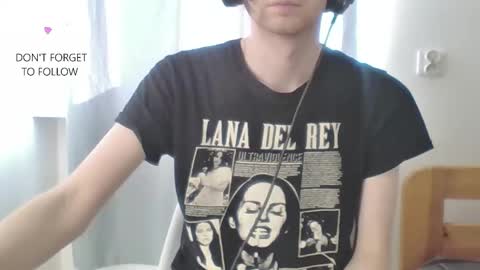 Snapshot of houdenni chatting on 7, 2, 2025 twinkie online show from 7, 2, 2025