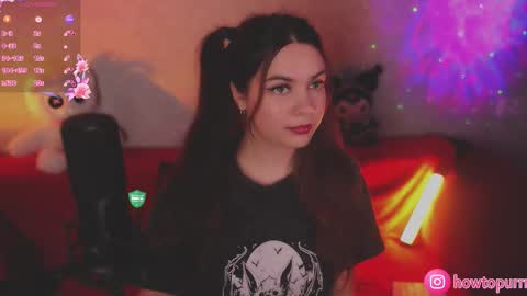 Snapshot of howtomeow chatting on 12, 10, 2025 Mia online show from 12, 10, 2025