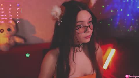 Snapshot of howtomeow chatting on 23, 10, 2025 Mia online show from 23, 10, 2025