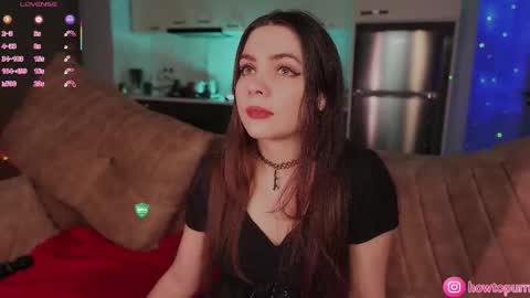 Snapshot of howtomeow chatting on 8, 2, 2026 Mia online show from 8, 2, 2026