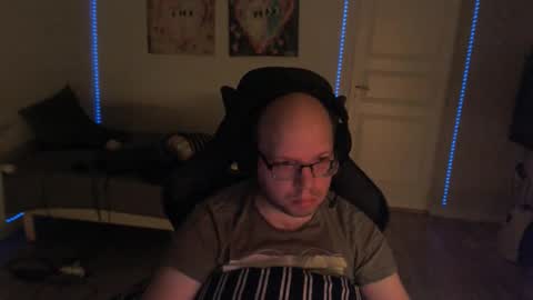 Snapshot of hoyboydkk chatting on 14, 11, 2025 Christian online show from 14, 11, 2025