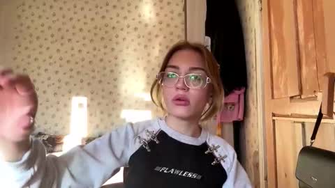 Snapshot of hsiuscherich chatting on 17, 11, 2025 hsiuscherich online show from 17, 11, 2025