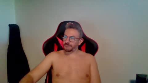 Snapshot of huge__cumshot chatting on 1, 11, 2025 huge__cumshot online show from 1, 11, 2025