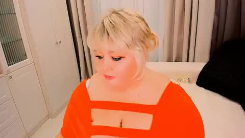 Snapshot of huge_booobs chatting on 14, 11, 2025 milli online show from 14, 11, 2025