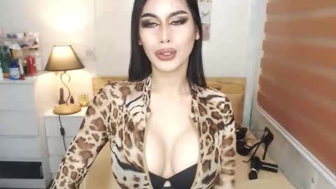 its thalia allow me to fulfill your deepest desires online show from 14, 9, 2025