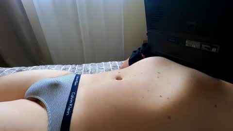 Snapshot of hugecumshots1 chatting on 9, 10, 2025 HugeCumshots online show from 9, 10, 2025