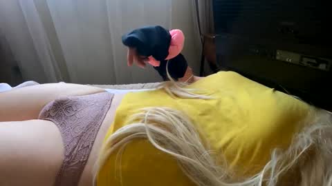 Snapshot of hugecumshots1 chatting on 27, 10, 2025 HugeCumshots online show from 27, 10, 2025