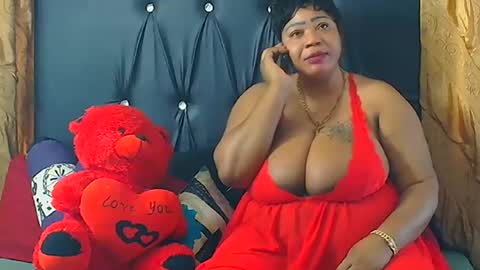 Snapshot of humongoustitss500929 chatting on 14, 11, 2025 humongoustitss500929 online show from 14, 11, 2025