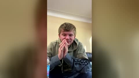 Snapshot of hungdaddy450 chatting on 4, 12, 2025 hungdaddy450 online show from 4, 12, 2025