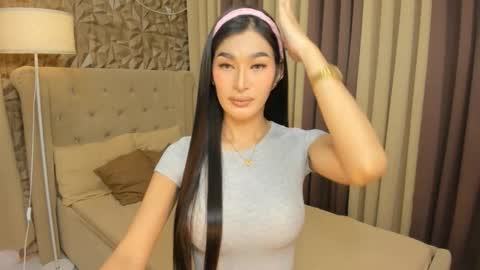 hunkhomerontop online show from 18, 12, 2025