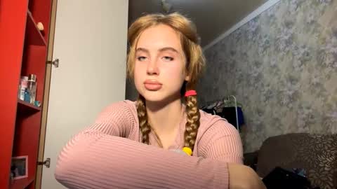 Snapshot of huongbaldinger chatting on 12, 11, 2025 Gloria online show from 12, 11, 2025