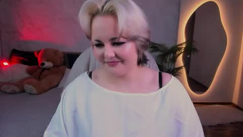 Hwasa online show from 6, 3, 2026