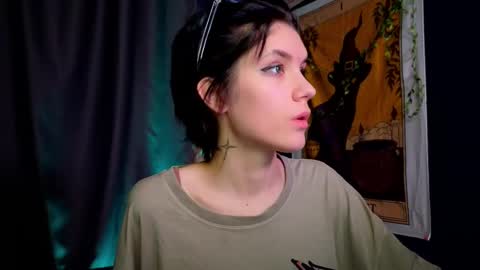 Snapshot of hyeon_jin chatting on 4, 1, 2025 Hyeon Jin online show from 4, 1, 2025