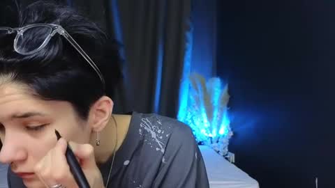 Snapshot of hyeon_jin chatting on 12, 3, 2025 Hyeon Jin online show from 12, 3, 2025