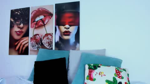 Snapshot of i_am_dolls chatting on 8, 11, 2025 The Dolls online show from 8, 11, 2025