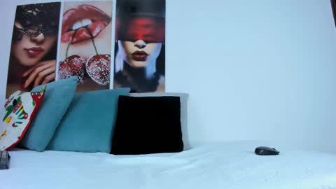 Snapshot of i_am_dolls chatting on 19, 11, 2025 The Dolls online show from 19, 11, 2025