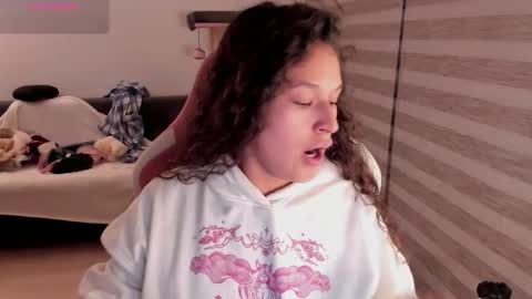 Snapshot of iam_nikki chatting on 15, 10, 2025 On instagram Imm NikkiHelp me reach 100 likes online show from 15, 10, 2025