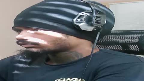 Snapshot of iamjohnny4u chatting on 17, 12, 2025 iamjohnny4u online show from 17, 12, 2025