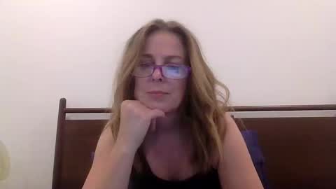 iampoppyy online show from 11, 10, 2025