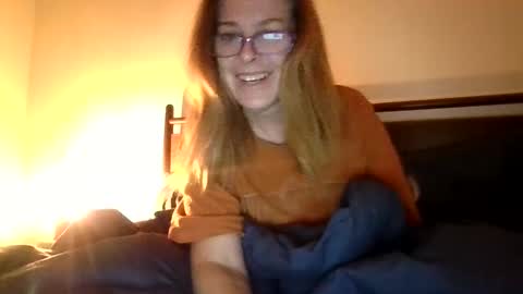 iampoppyy online show from 16, 10, 2025