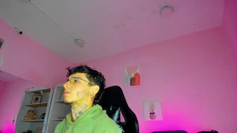 IAN CASTILLO online show from 5, 12, 2025