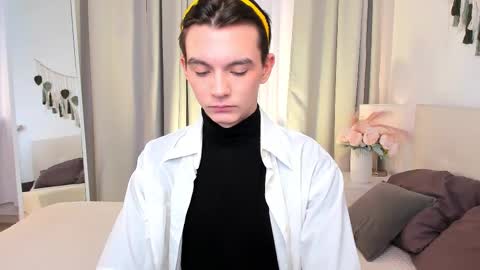 Snapshot of ian_harrickton chatting on 16, 3, 2026 ian online show from 16, 3, 2026