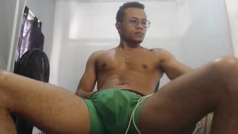 Snapshot of ian_tuner chatting on 18, 11, 2025 ian_tuner online show from 18, 11, 2025