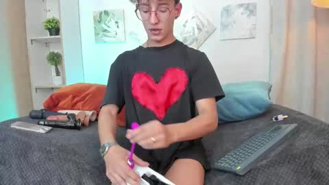 Snapshot of iangel_ chatting on 2, 11, 2025 ian online show from 2, 11, 2025